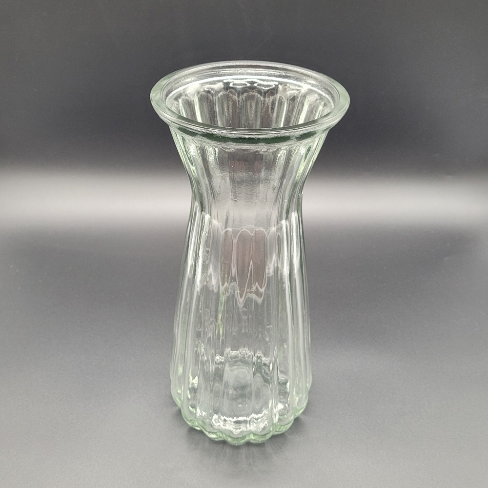 Clear Ribbed Glass Flower Vase - Picture 4 of 6